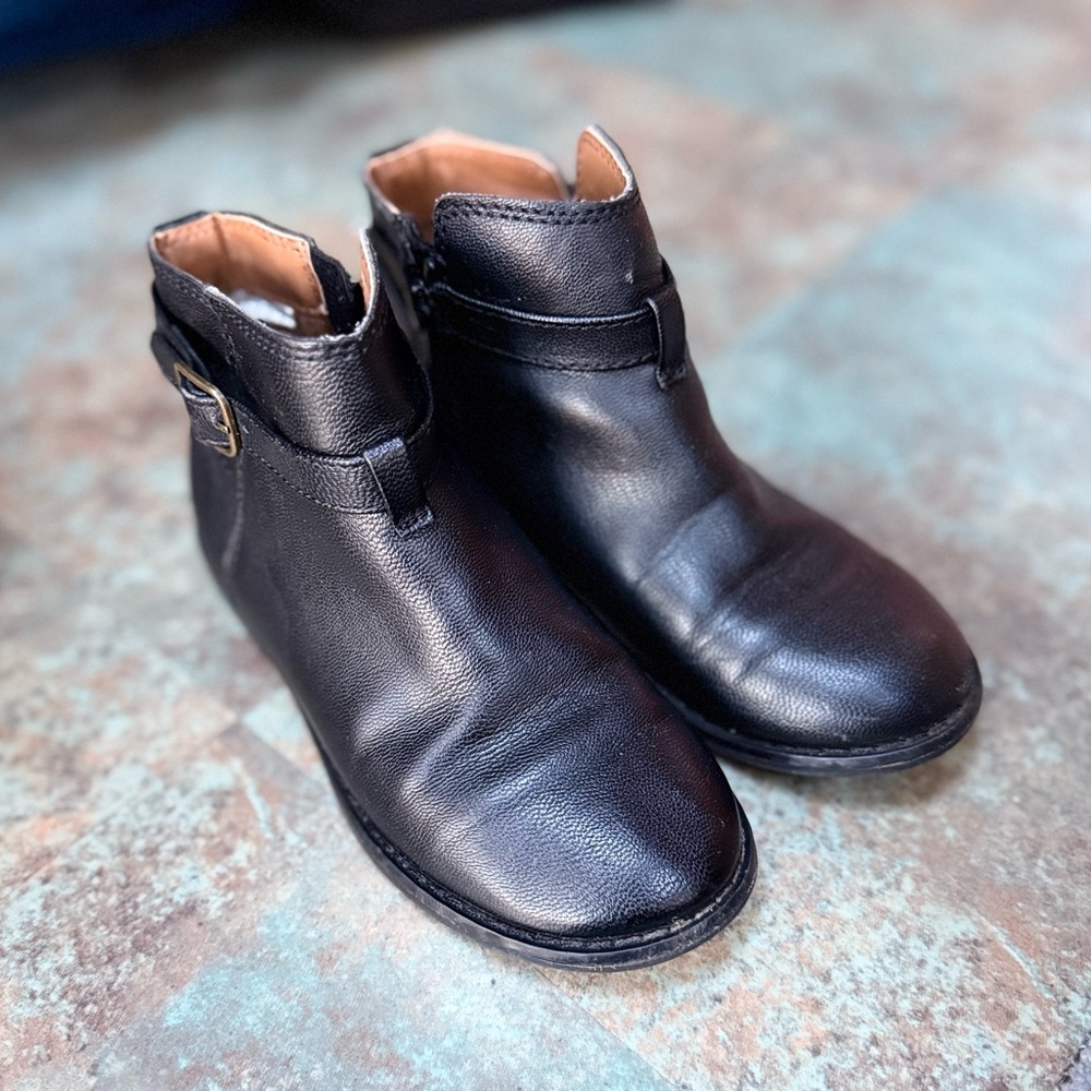 Gap kids dress shoes.  Boy or girl.
